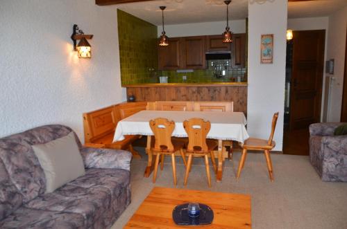 Konyha, Immeuble Mont Noble in Vex