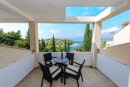 Superior One-Bedroom Apartment with Balcony and Sea View A3