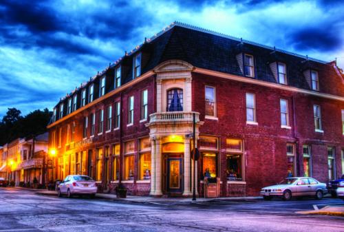 Saint George Hotel - Leavenworth, KS