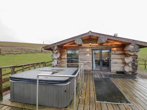 Douglas Cabin at Salford Court Farm Fishing Cabins – khách sạn tại Newnham