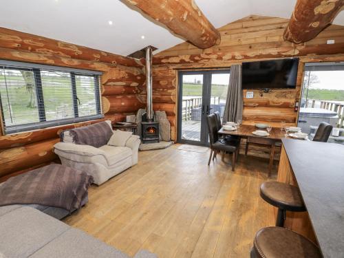 Viesnīcas āriene, Douglas Cabin at Salford Court Farm Fishing Cabins in Clifton upon Teme