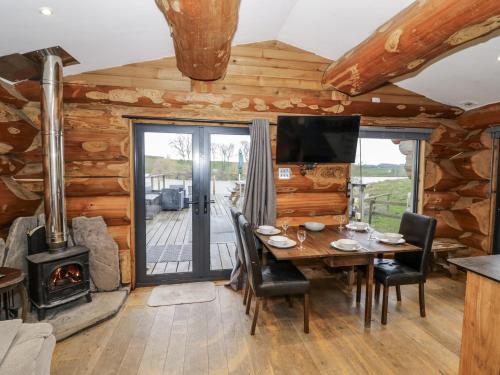 Viesnīcas āriene, Douglas Cabin at Salford Court Farm Fishing Cabins in Clifton upon Teme