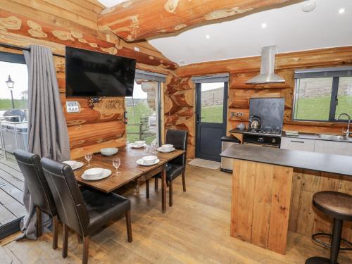 Viesnīcas āriene, Douglas Cabin at Salford Court Farm Fishing Cabins in Clifton upon Teme