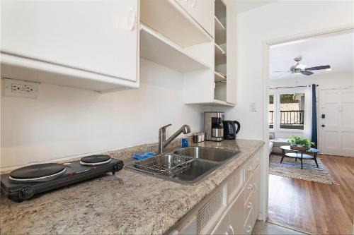 Affordable One-Bedroom Close to Pico and Beverly Hills