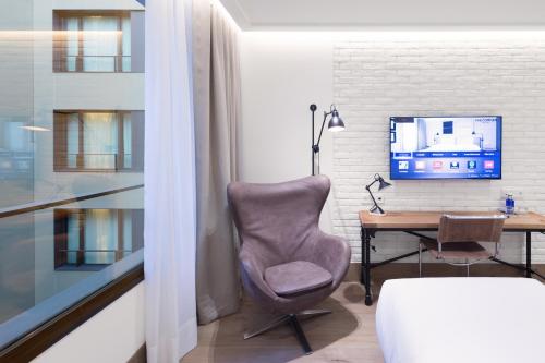 Double or Twin Room image 3