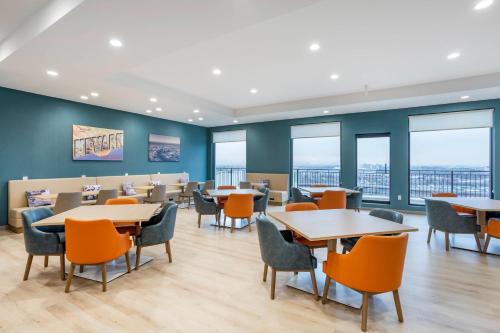 Ételek és italok, Comfort Inn & Suites Newark Liberty International Airport in Newark (New Jersey)