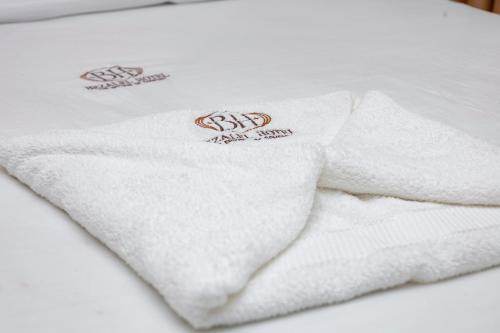 Bezalel Hotel, Meru in เมรู