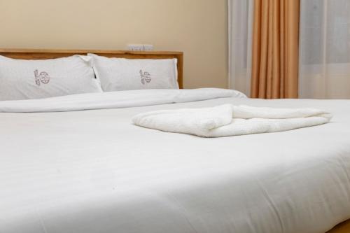 Bezalel Hotel, Meru in เมรู