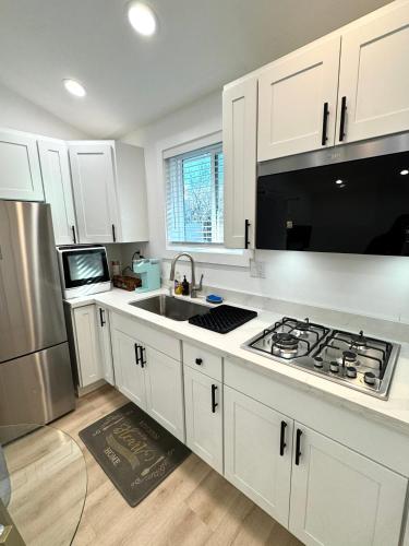 virtuve, Modern and Cozy Private Studio in Alderwood Manor (WA)