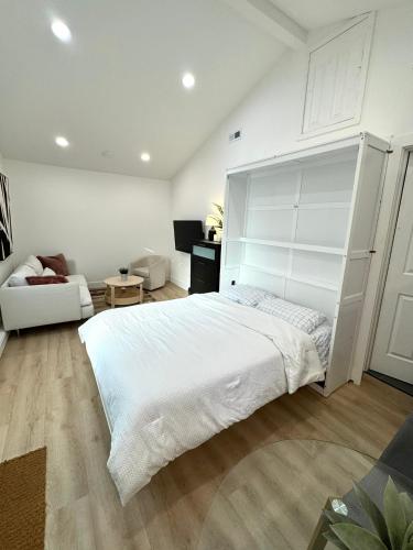 Modern and Cozy Private Studio in Alderwood Manor (WA)