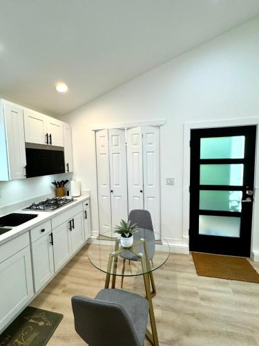 Iekārtas, Modern and Cozy Private Studio in Alderwood Manor (WA)