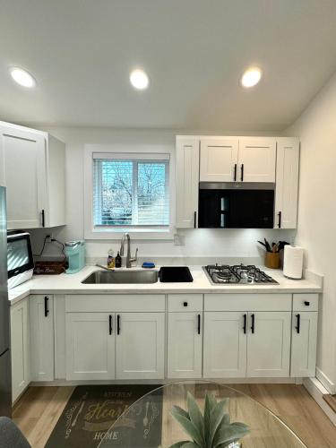 virtuve, Modern and Cozy Private Studio in Alderwood Manor (WA)