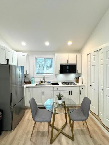 virtuve, Modern and Cozy Private Studio in Alderwood Manor (WA)