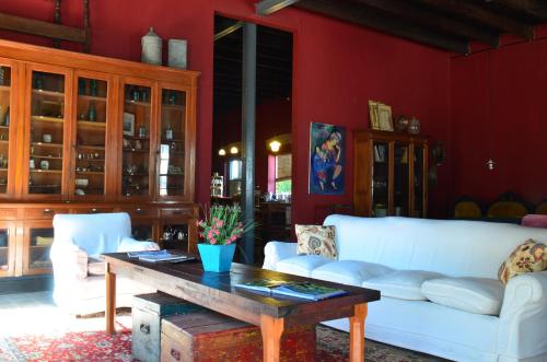 Shared lounge/TV area, Hotel La Cautiva de Ramirez in La Paz