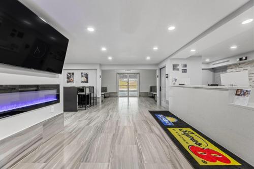 大堂, Days Inn & Suites by Wyndham Texas City-Galveston Area in 德克薩斯城