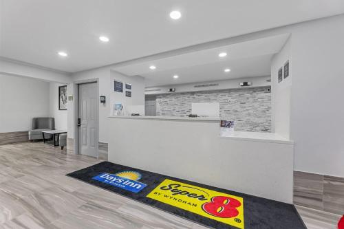 大堂, Days Inn & Suites by Wyndham Texas City-Galveston Area in 德克薩斯城