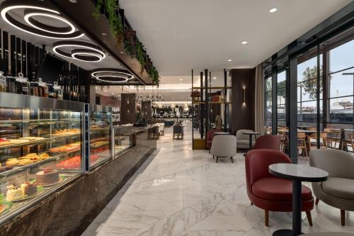 Restaurant, Ramada by Wyndham Istanbul Airport Arnavutkoy in Arnavutkoy