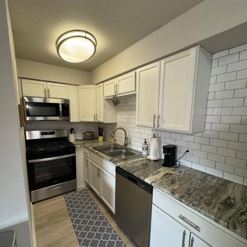 1 DT Dallas l FIFA WORLD CUP READY l 5 Min from Love Field in Ист-Даллас