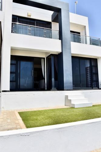 Foreshore 2 Sea View Holiday accommodation in Rand Rifles