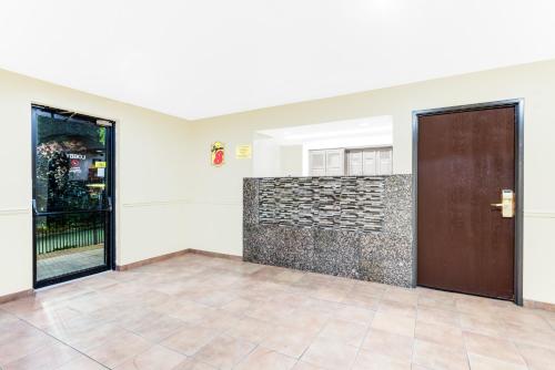 Super 8 by Wyndham Hagerstown - image 10