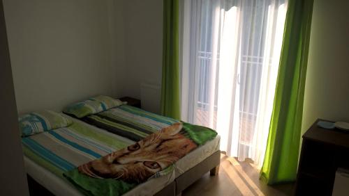 2 twin beds