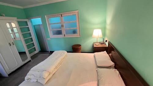 Central Delhi Flat close to Rajiv Chowk and Airport Line Access - New Delhi