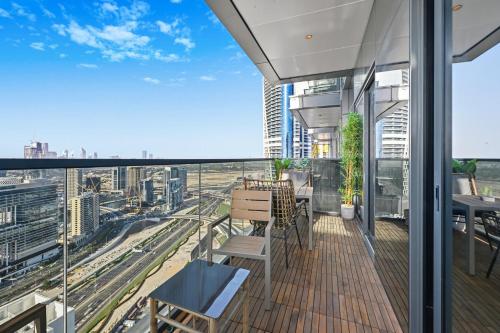 Modern 1BR | Stunning Burj Khalifa & Water Views - image 13