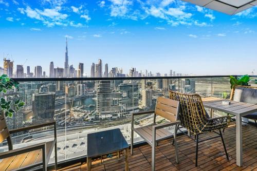 Modern 1BR | Stunning Burj Khalifa & Water Views