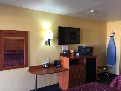 Royal Inn Pearsall