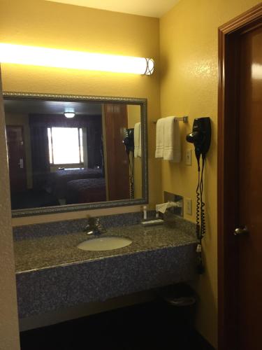 Royal Inn Pearsall