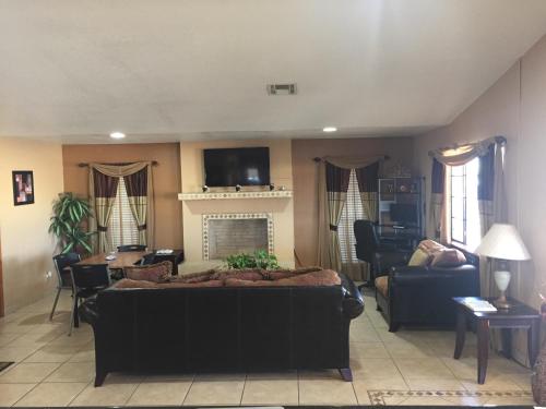 Royal Inn Pearsall