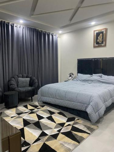 Modern 1BHK Apartment with Kitchen and Dining Area - image 2