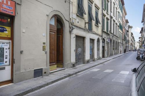Family Apartment in the Heart of Florence - image 8