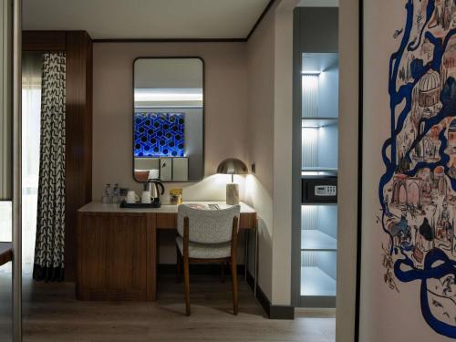 room detail thumbnail 1