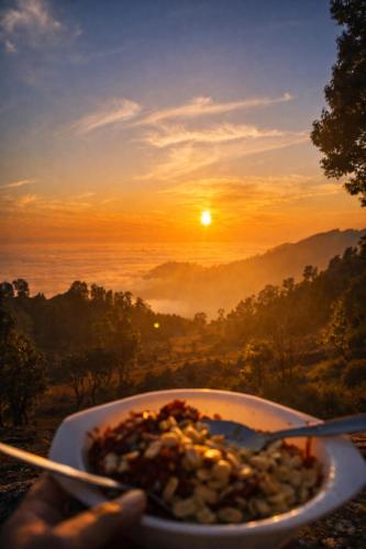 Kilátás, Echoes of the Himalayas in Landour