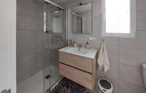 Gorgeous Apartment In Alicante With Wifi - image 3