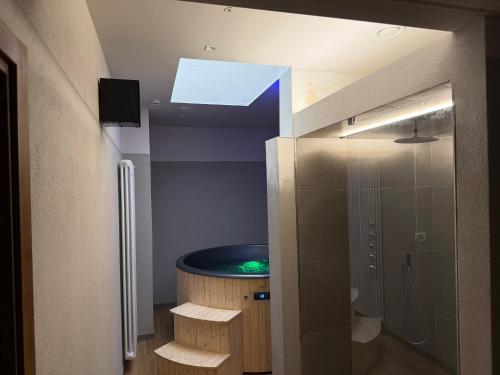 Karstais baseins, Hotel Chalet Seggiovia in Maddalena