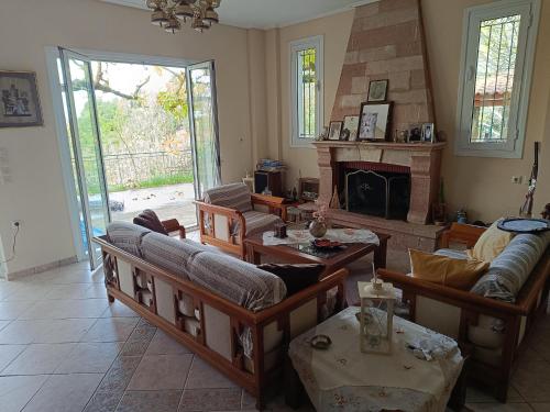 Vendégszoba, Secluded Holiday Home in Kalavrouza with Mountain Views,BBQ in Kato Achaia