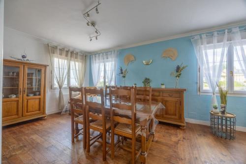 Bassin appartement avec patio in Порт-ен-Бессон-Уппен