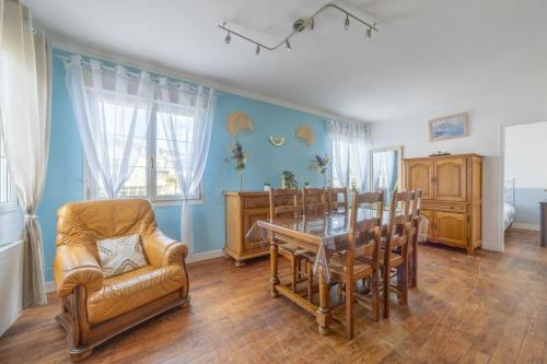 Bassin appartement avec patio in Порт-ен-Бессон-Уппен