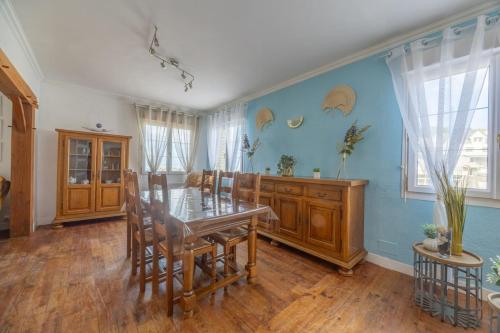 Bassin appartement avec patio in Порт-ен-Бессон-Уппен