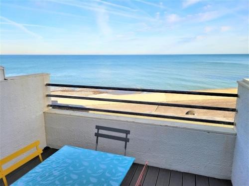 Vue mer à Dieppe, les pieds dans l'eau