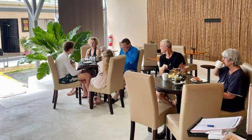 Makanan dan Minuman, Millenium Manuel Antonio Park and beach in Quepos