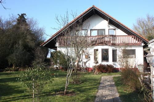 Exterior view, Feldrandlage - Privatzimmer mit Balkon und eigenem Parkplatz in Ober-Morlen