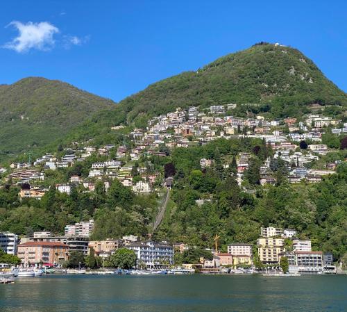 Ferienwohnung mit Pool am Monte Bré – khách sạn tại Castagnola
