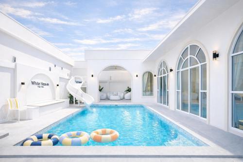 White Heaven Pool Villa Pattaya – khách sạn tại Huai Yai