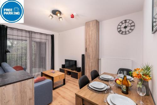 ApartWro 3th - apartament przy dworcu głównym PKP, balkon, garaż, rowery, Wroclaw