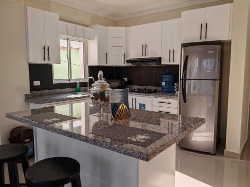 2 Bdrm, Wi-fi, Hot Water Near Beach and River, 2R in Los Patos