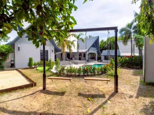 Aum poolvilla in Nong Pla Lai