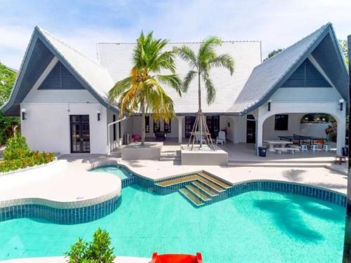 Swimming pool, Aum poolvilla in Nong Pla Lai